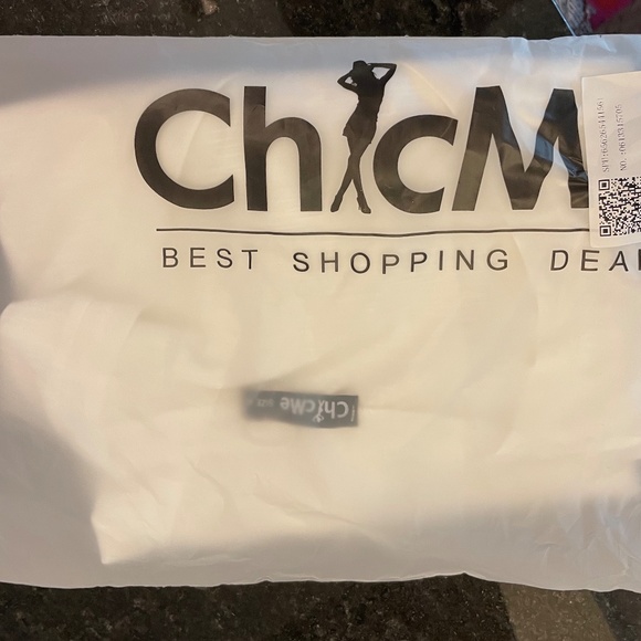 Brand New solid V-Neck Short Sleeve T-shirt - Picture 3 of 4